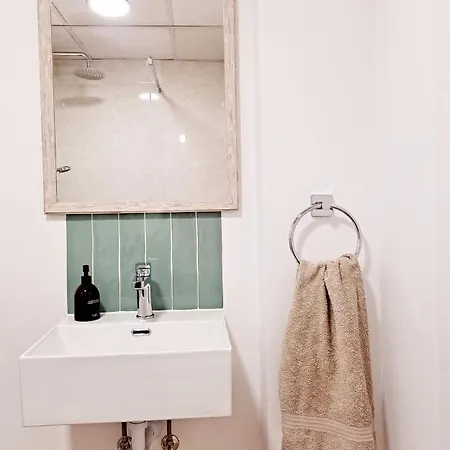 Acogedor Con La Mejor Ubicacion. Seville